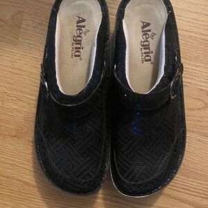 New Alegria  women’s Black leather tooled  clogs 38 EURO